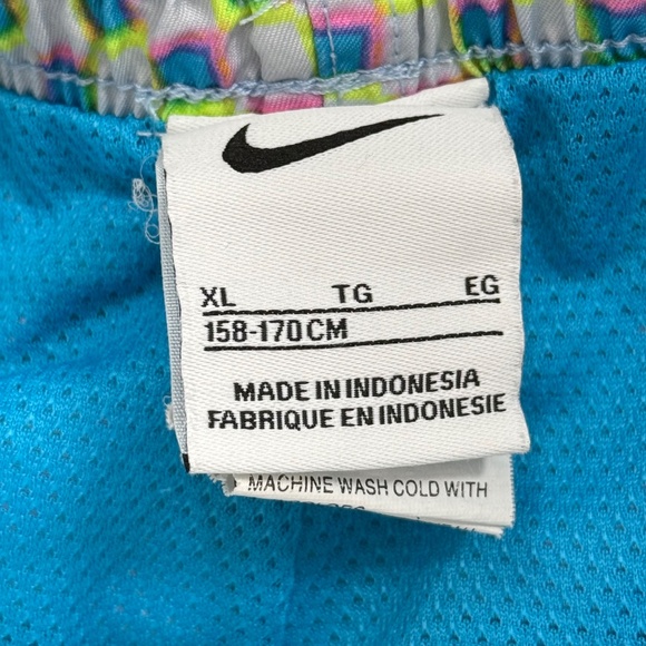 Nike Boy's Drawstring Active Shorts with Mesh Lining Youth Size XL - Picture 5 of 6